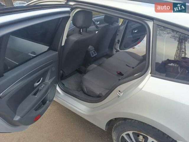 Серый Рено Лагуна, объемом двигателя 2 л и пробегом 300 тыс. км за 6800 $, фото 3 на Automoto.ua