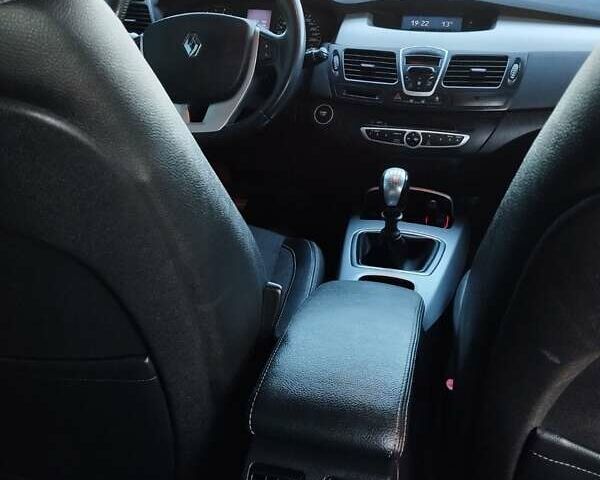Серый Рено Лагуна, объемом двигателя 2 л и пробегом 353 тыс. км за 5200 $, фото 7 на Automoto.ua