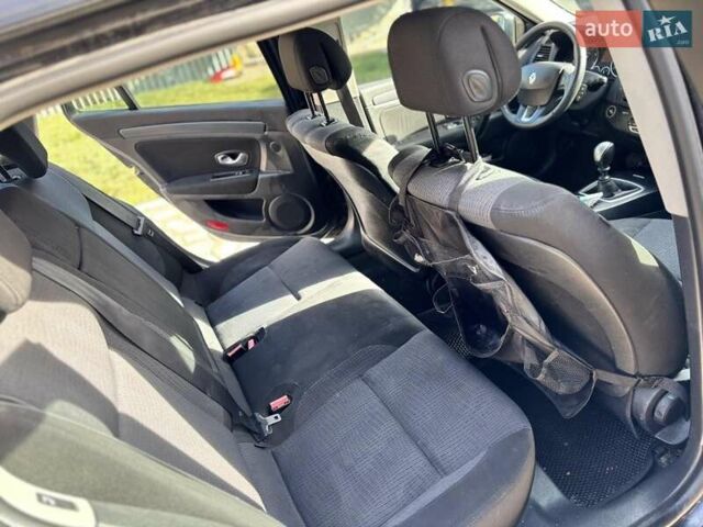 Серый Рено Лагуна, объемом двигателя 1.5 л и пробегом 266 тыс. км за 5120 $, фото 2 на Automoto.ua