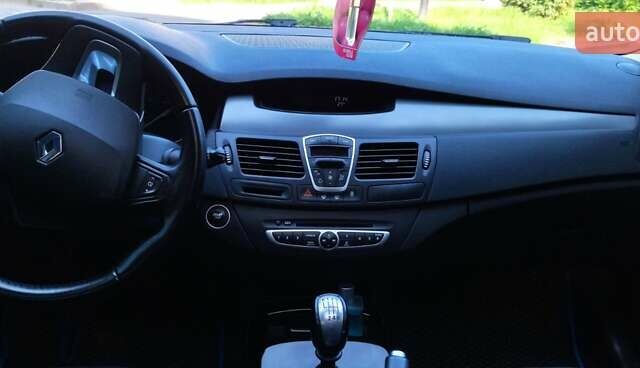 Серый Рено Лагуна, объемом двигателя 1.5 л и пробегом 264 тыс. км за 4000 $, фото 12 на Automoto.ua