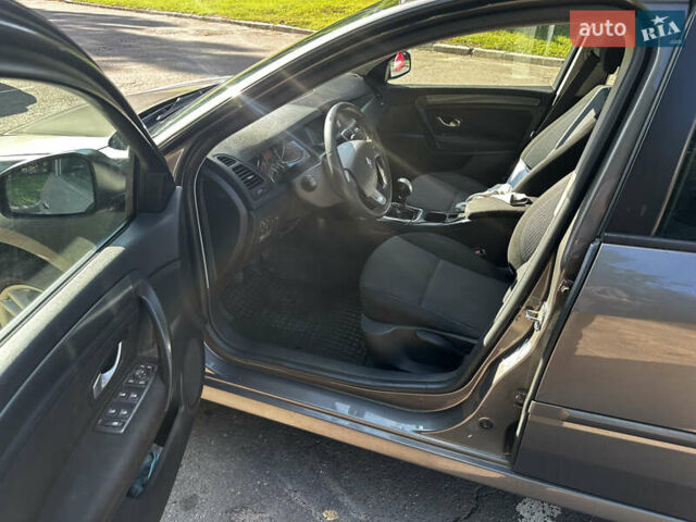 Серый Рено Лагуна, объемом двигателя 1.5 л и пробегом 328 тыс. км за 6100 $, фото 11 на Automoto.ua