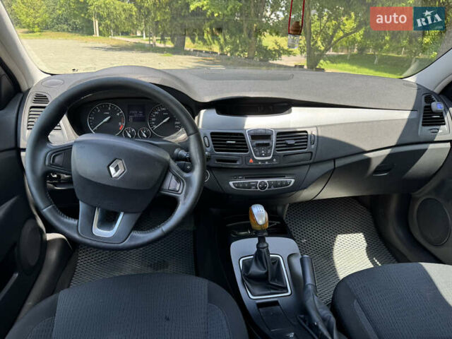Сірий Рено Лагуна, об'ємом двигуна 1.5 л та пробігом 272 тис. км за 5600 $, фото 10 на Automoto.ua