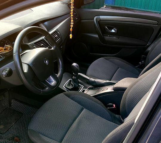 Серый Рено Лагуна, объемом двигателя 1.5 л и пробегом 310 тыс. км за 6200 $, фото 3 на Automoto.ua