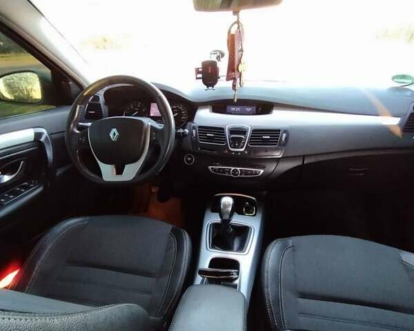 Серый Рено Лагуна, объемом двигателя 2 л и пробегом 353 тыс. км за 5200 $, фото 6 на Automoto.ua