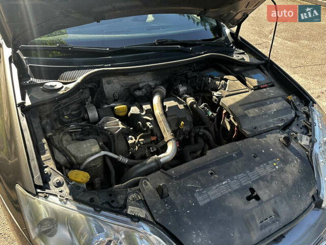 Серый Рено Лагуна, объемом двигателя 1.5 л и пробегом 328 тыс. км за 6100 $, фото 21 на Automoto.ua