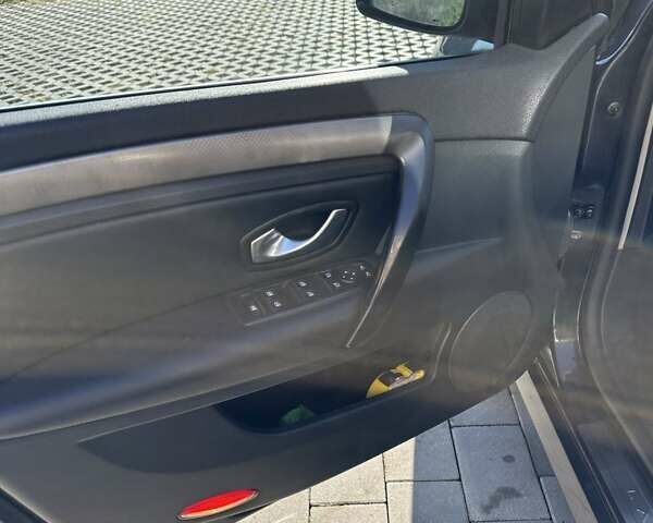 Сірий Рено Лагуна, об'ємом двигуна 1.5 л та пробігом 331 тис. км за 5200 $, фото 9 на Automoto.ua