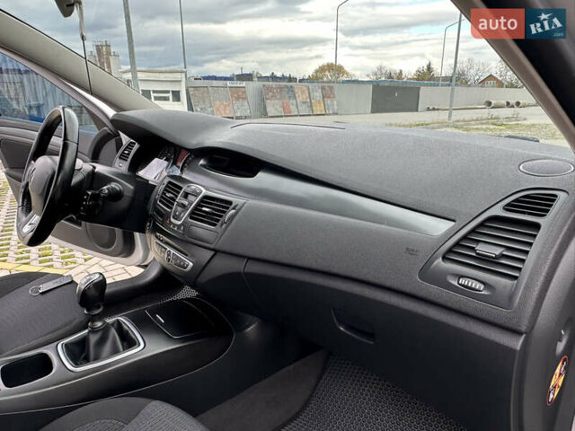 Серый Рено Лагуна, объемом двигателя 1.5 л и пробегом 266 тыс. км за 6100 $, фото 17 на Automoto.ua