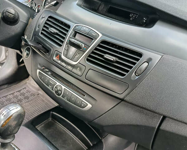 Серый Рено Лагуна, объемом двигателя 1.6 л и пробегом 205 тыс. км за 5250 $, фото 11 на Automoto.ua