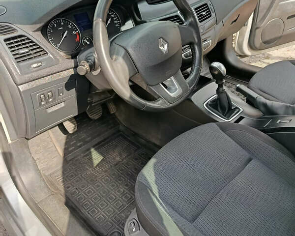 Серый Рено Лагуна, объемом двигателя 1.6 л и пробегом 205 тыс. км за 5250 $, фото 19 на Automoto.ua