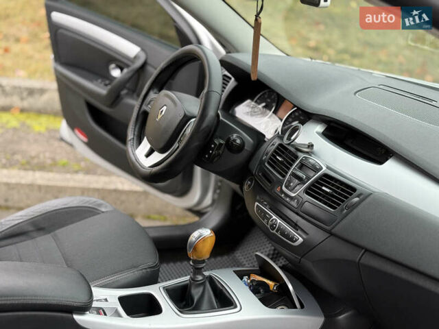 Сірий Рено Лагуна, об'ємом двигуна 2 л та пробігом 268 тис. км за 6300 $, фото 17 на Automoto.ua