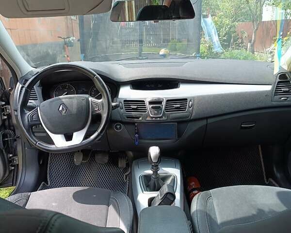 Серый Рено Лагуна, объемом двигателя 2 л и пробегом 290 тыс. км за 5150 $, фото 7 на Automoto.ua