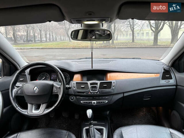 Серый Рено Лагуна, объемом двигателя 2 л и пробегом 294 тыс. км за 5400 $, фото 12 на Automoto.ua