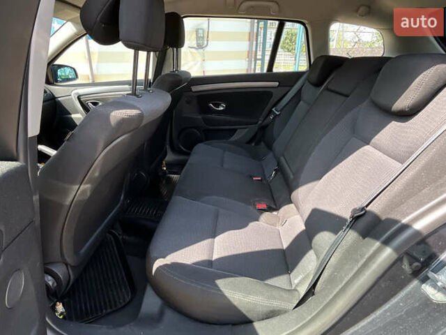 Рено Лагуна 2008 в Стрые на Automoto.ua Серый Рено Лагуна, объемом двигателя 1.46 л и пробегом 205 тыс. км за 6999 $, фото 25 на Automoto.ua