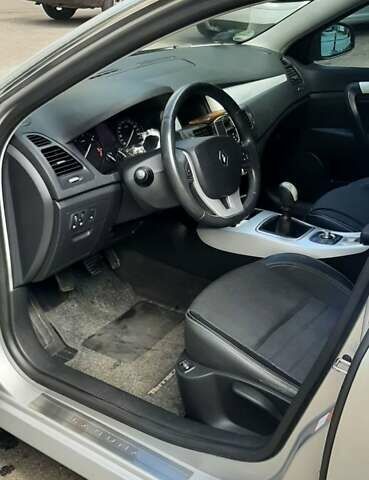 Серый Рено Лагуна, объемом двигателя 2 л и пробегом 221 тыс. км за 6500 $, фото 4 на Automoto.ua