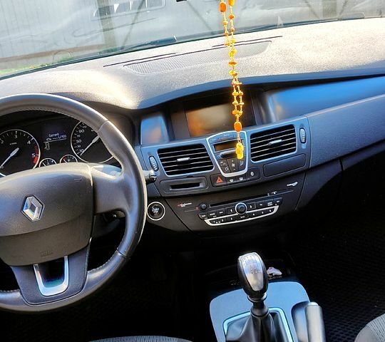 Серый Рено Лагуна, объемом двигателя 1.5 л и пробегом 310 тыс. км за 6200 $, фото 2 на Automoto.ua