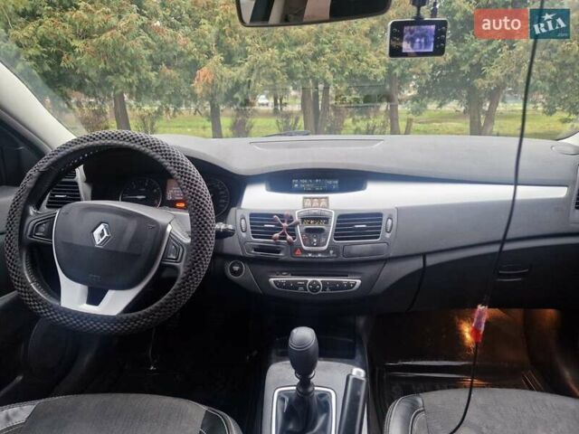 Серый Рено Лагуна, объемом двигателя 2 л и пробегом 470 тыс. км за 5200 $, фото 4 на Automoto.ua