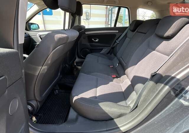 Рено Лагуна 2008 в Стрые на Automoto.ua Серый Рено Лагуна, объемом двигателя 1.46 л и пробегом 205 тыс. км за 6999 $, фото 22 на Automoto.ua