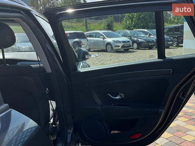 Рено Лагуна 2008 в Стрые на Automoto.ua Серый Рено Лагуна, объемом двигателя 1.46 л и пробегом 205 тыс. км за 6999 $, фото 26 на Automoto.ua