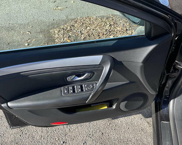 Серый Рено Лагуна, объемом двигателя 2 л и пробегом 270 тыс. км за 6900 $, фото 5 на Automoto.ua