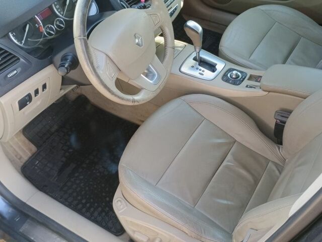 Серый Рено Лагуна, объемом двигателя 2 л и пробегом 245 тыс. км за 6900 $, фото 4 на Automoto.ua