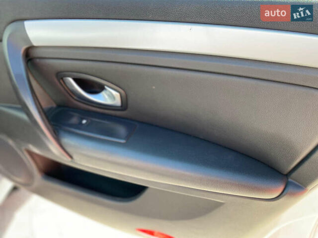 Серый Рено Лагуна, объемом двигателя 2 л и пробегом 245 тыс. км за 6800 $, фото 14 на Automoto.ua