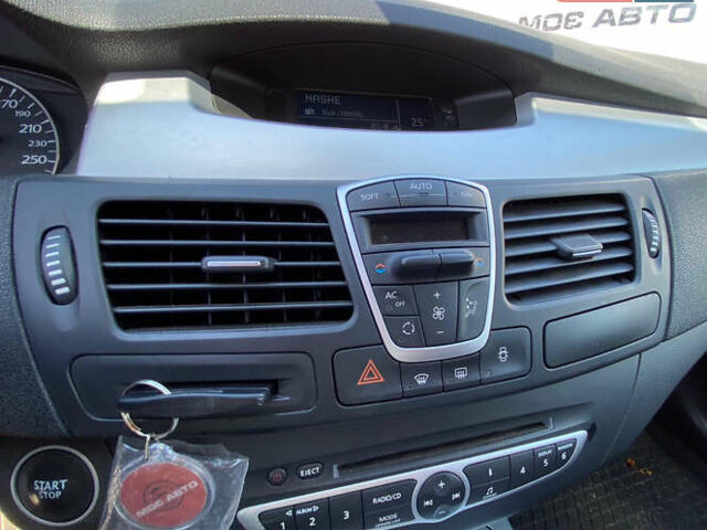 Рено Лагуна 2008 в Ровно на Automoto.ua Серый Рено Лагуна, объемом двигателя 2 л и пробегом 245 тыс. км за 6800 $, фото 14 на Automoto.ua