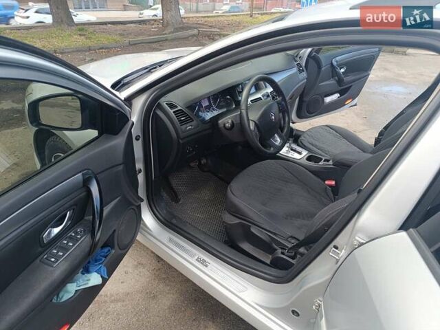 Серый Рено Лагуна, объемом двигателя 2 л и пробегом 300 тыс. км за 6800 $, фото 1 на Automoto.ua