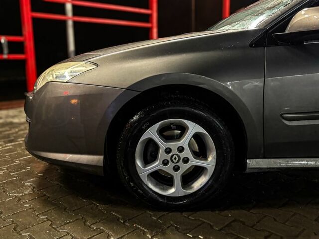 Рено Лагуна 2009 у Луцьку на Automoto.ua Сірий Рено Лагуна, об'ємом двигуна 1.5 л та пробігом 320 тис. км за 5500 $, фото 4 на Automoto.ua