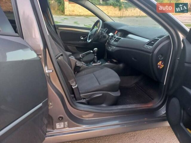 Сірий Рено Лагуна, об'ємом двигуна 1.46 л та пробігом 252 тис. км за 5500 $, фото 7 на Automoto.ua