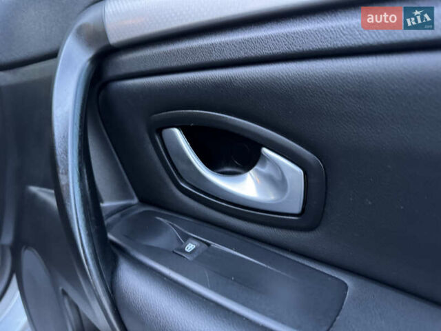 Серый Рено Лагуна, объемом двигателя 2 л и пробегом 199 тыс. км за 5499 $, фото 47 на Automoto.ua