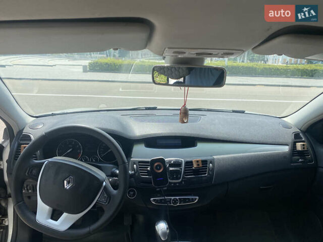 Серый Рено Лагуна, объемом двигателя 2 л и пробегом 160 тыс. км за 5600 $, фото 7 на Automoto.ua