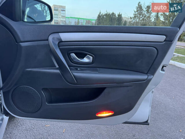 Серый Рено Лагуна, объемом двигателя 2 л и пробегом 199 тыс. км за 5499 $, фото 45 на Automoto.ua