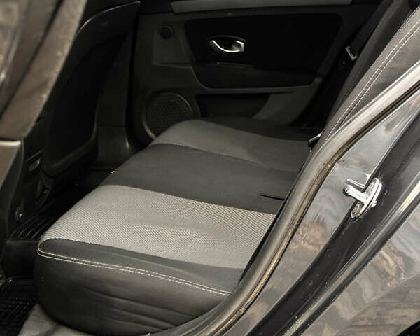 Сірий Рено Лагуна, об'ємом двигуна 1.5 л та пробігом 400 тис. км за 4850 $, фото 30 на Automoto.ua