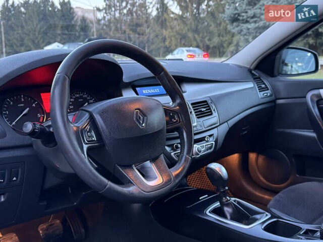 Серый Рено Лагуна, объемом двигателя 2 л и пробегом 199 тыс. км за 5499 $, фото 63 на Automoto.ua