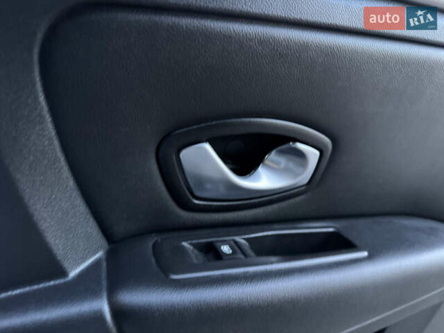 Серый Рено Лагуна, объемом двигателя 2 л и пробегом 199 тыс. км за 5499 $, фото 50 на Automoto.ua