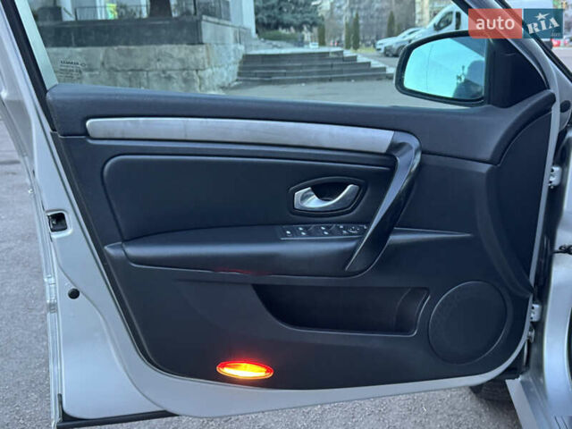 Серый Рено Лагуна, объемом двигателя 2 л и пробегом 199 тыс. км за 5499 $, фото 66 на Automoto.ua