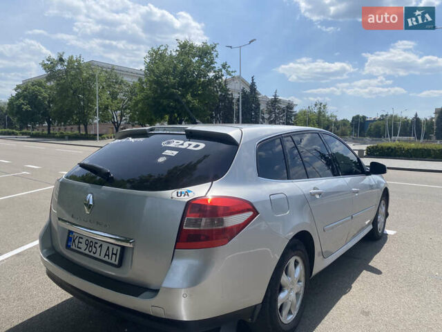 Серый Рено Лагуна, объемом двигателя 2 л и пробегом 160 тыс. км за 6000 $, фото 3 на Automoto.ua