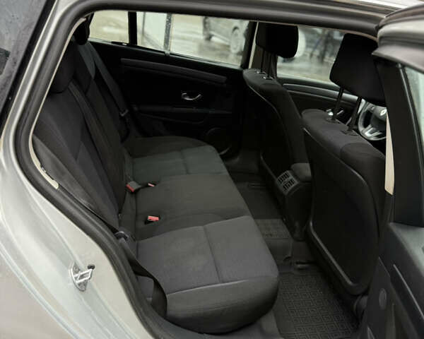 Серый Рено Лагуна, объемом двигателя 2 л и пробегом 280 тыс. км за 4700 $, фото 12 на Automoto.ua