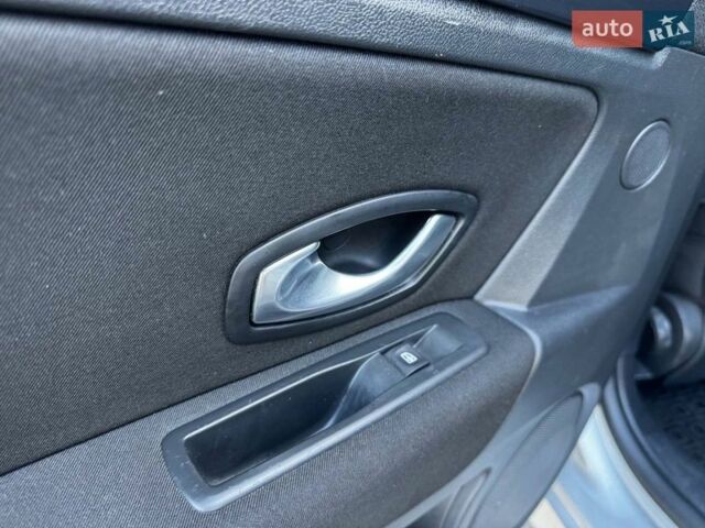 Сірий Рено Лагуна, об'ємом двигуна 2 л та пробігом 312 тис. км за 6790 $, фото 25 на Automoto.ua