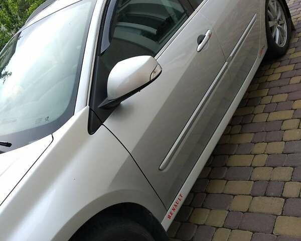 Серый Рено Лагуна, объемом двигателя 1.5 л и пробегом 178 тыс. км за 5500 $, фото 2 на Automoto.ua