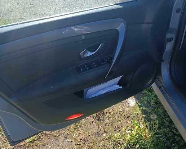 Серый Рено Лагуна, объемом двигателя 1.5 л и пробегом 150 тыс. км за 7500 $, фото 12 на Automoto.ua