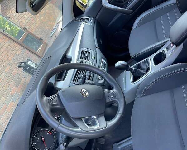 Рено Лагуна 2010 в Сумах на Automoto.ua Серый Рено Лагуна, объемом двигателя 1.5 л и пробегом 170 тыс. км за 7000 $, фото 4 на Automoto.ua