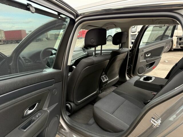 Рено Лагуна 2010 в Павлограде на Automoto.ua Серый Рено Лагуна, объемом двигателя 2 л и пробегом 244 тыс. км за 4150 $, фото 18 на Automoto.ua