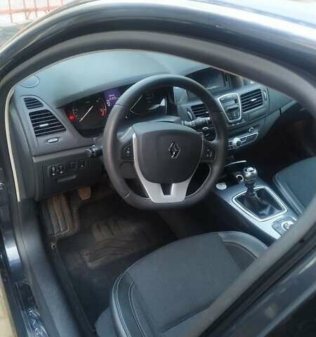 Серый Рено Лагуна, объемом двигателя 2 л и пробегом 305 тыс. км за 7300 $, фото 2 на Automoto.ua