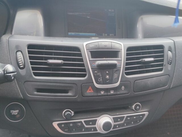 Сірий Рено Лагуна, об'ємом двигуна 1.5 л та пробігом 442 тис. км за 5200 $, фото 9 на Automoto.ua