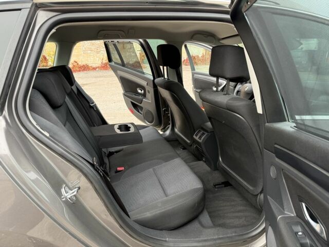 Рено Лагуна 2010 в Павлограде на Automoto.ua Серый Рено Лагуна, объемом двигателя 2 л и пробегом 244 тыс. км за 4150 $, фото 19 на Automoto.ua