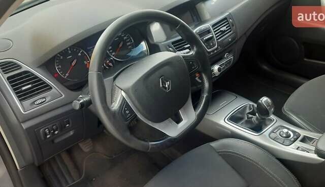 Серый Рено Лагуна, объемом двигателя 1.5 л и пробегом 300 тыс. км за 7150 $, фото 3 на Automoto.ua