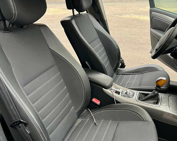 Серый Рено Лагуна, объемом двигателя 1.46 л и пробегом 266 тыс. км за 6500 $, фото 16 на Automoto.ua