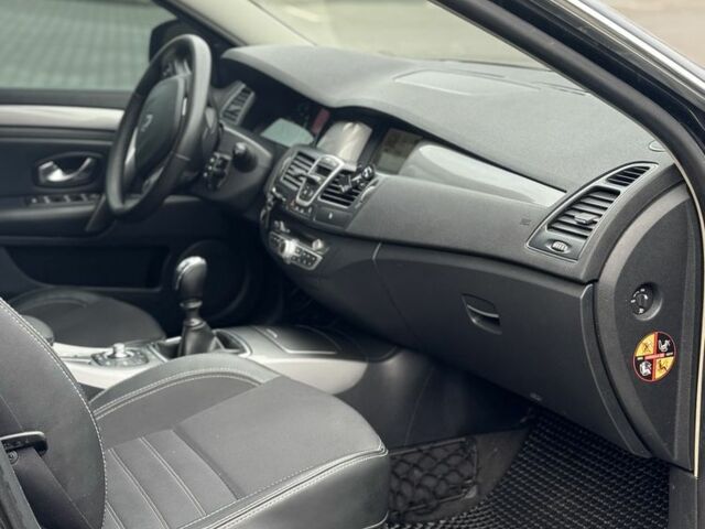 Серый Рено Лагуна, объемом двигателя 1.5 л и пробегом 280 тыс. км за 3000 $, фото 5 на Automoto.ua