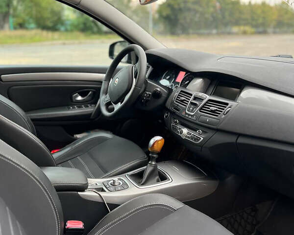 Серый Рено Лагуна, объемом двигателя 1.46 л и пробегом 266 тыс. км за 6500 $, фото 15 на Automoto.ua